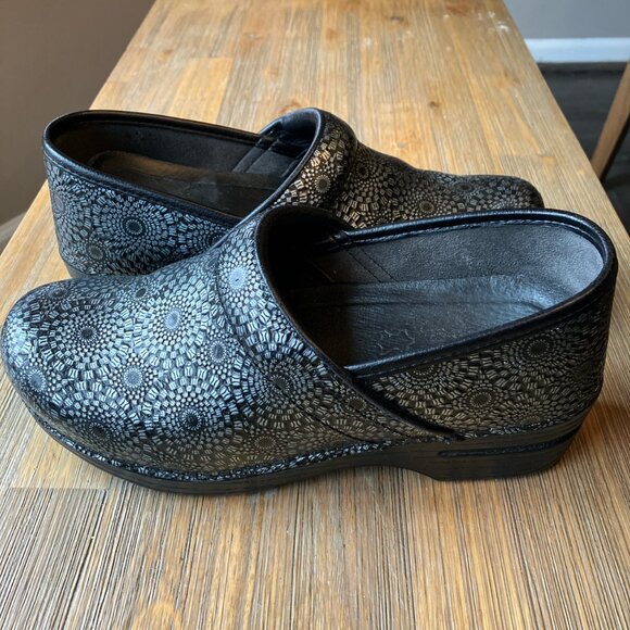 Dansko XP Clogs Starburst Medallion black and silver slip on size 38 US 6.5 - Picture 4 of 6